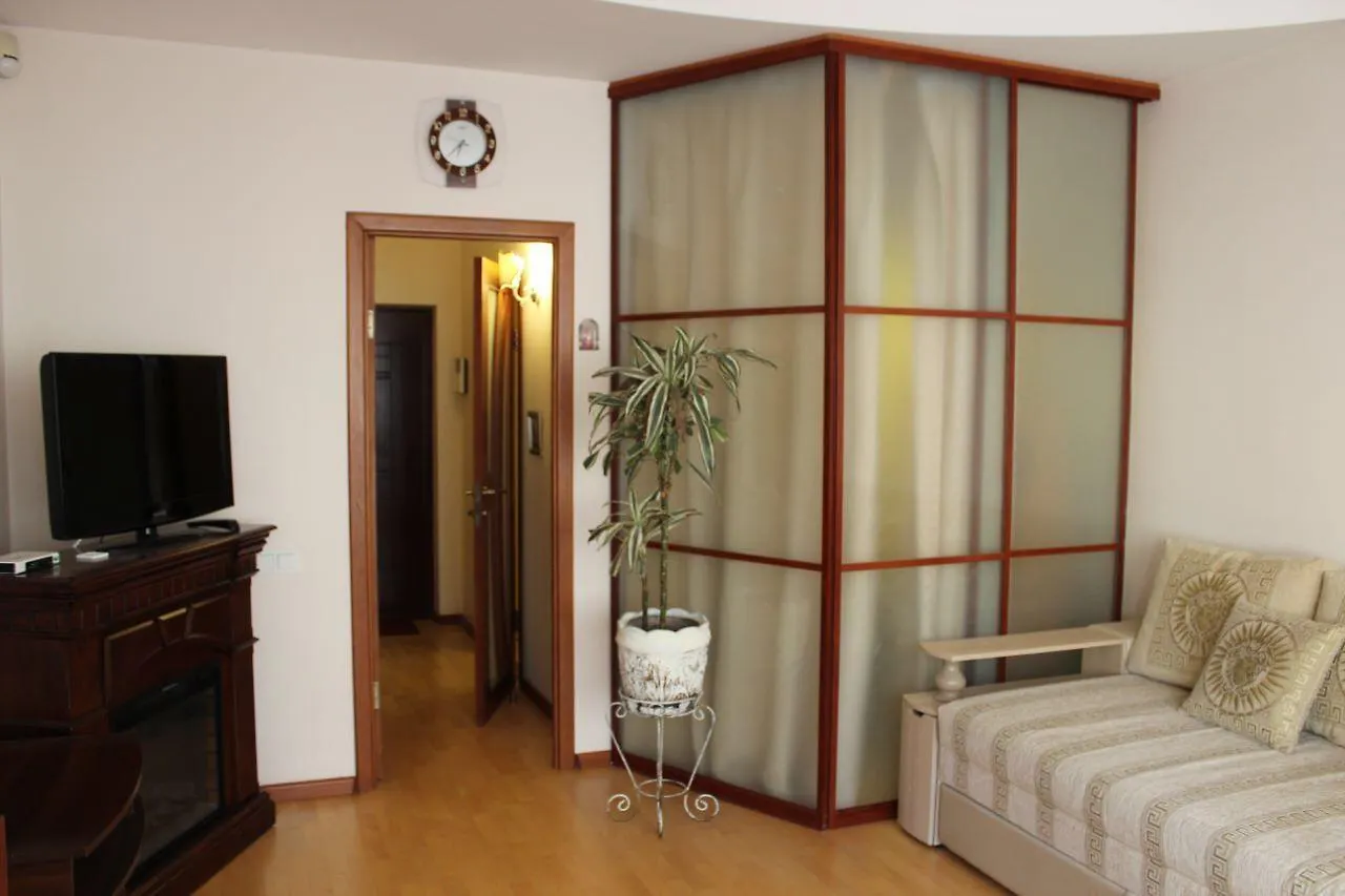 Luxe Apartment On Dmytrivska Kijów