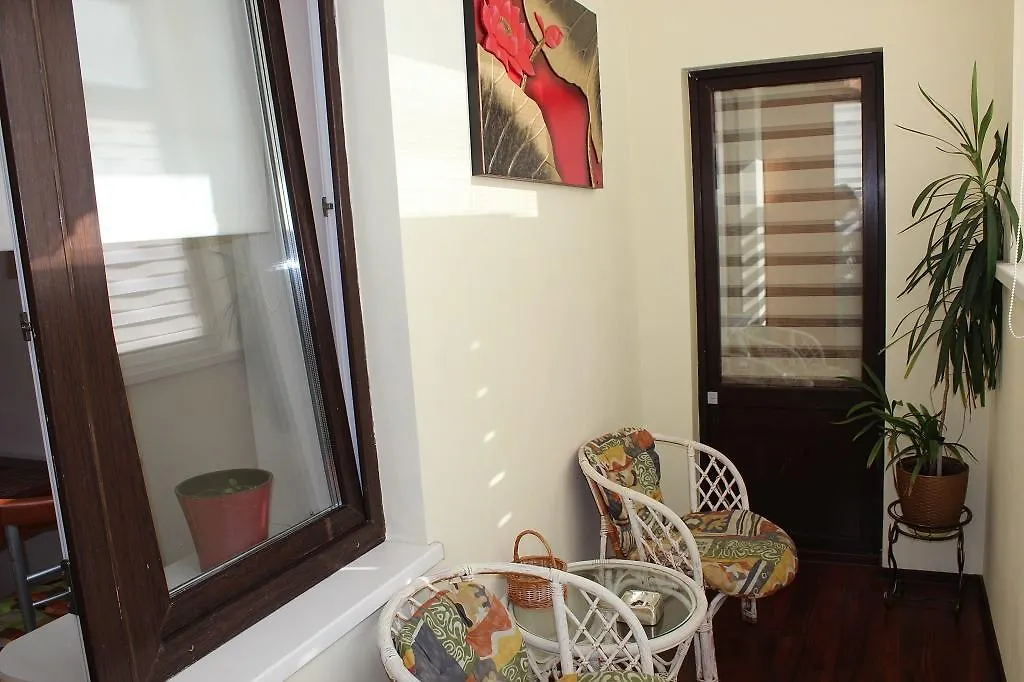 Luxe Apartment On Dmytrivska Kijów 0*,