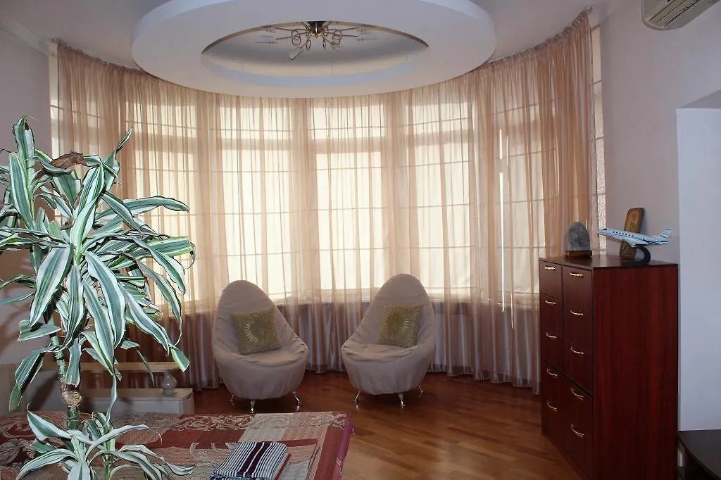 Luxe Apartment On Dmytrivska Kijów